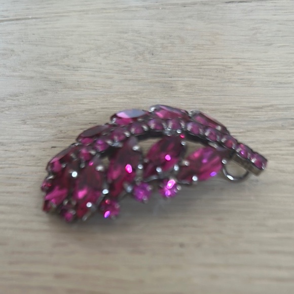 SOLD - Danny Pollak Handcrafted Fuschia Swarovski Crystal Leaf Brooch / Pendant - Picture 4 of 9